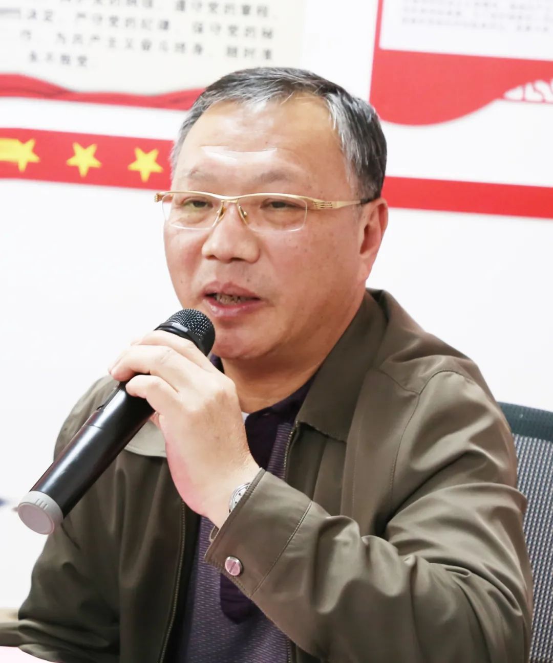 章贡区工信局四级调研员钟群一行走访我会会员单位江西艺昌科技有限